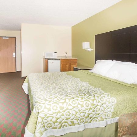 Days Inn By Wyndham Lexington Ne Εξωτερικό φωτογραφία