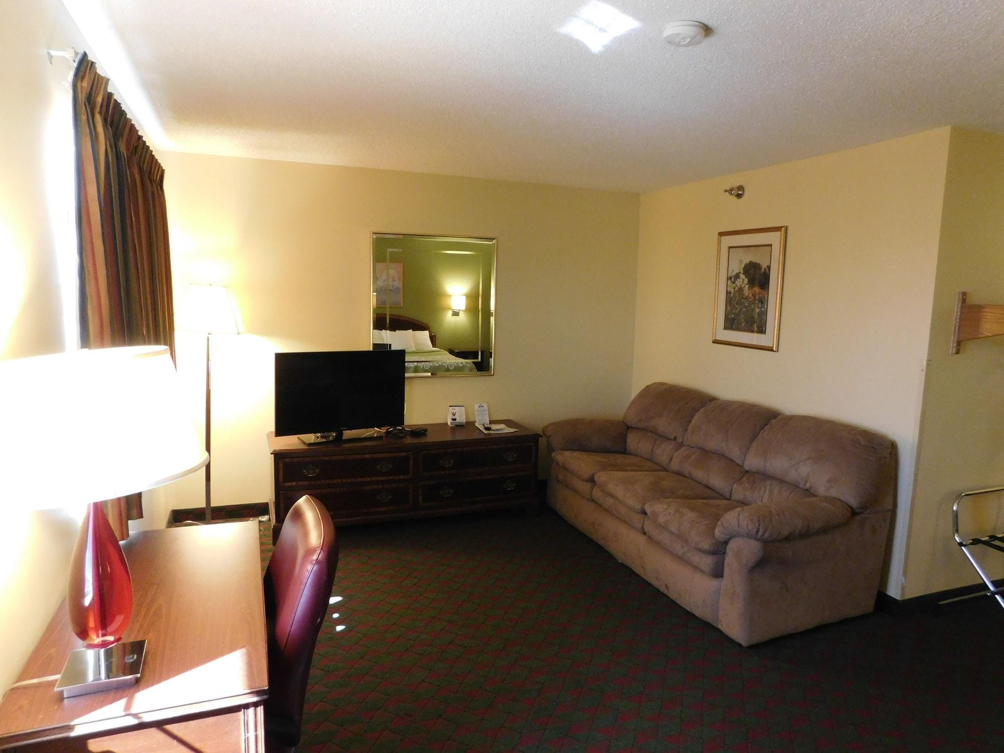 Days Inn By Wyndham Lexington Ne Εξωτερικό φωτογραφία