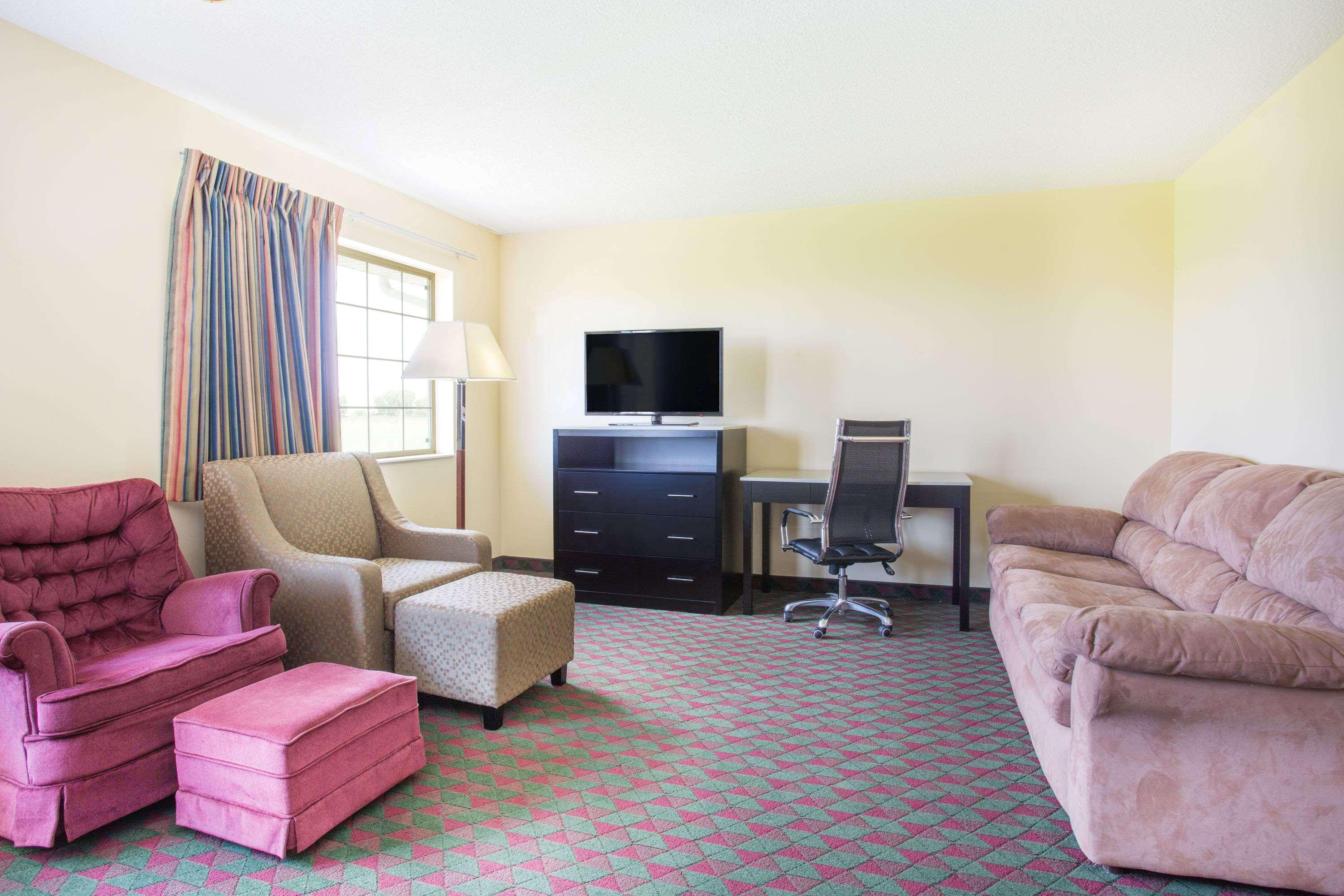 Days Inn By Wyndham Lexington Ne Εξωτερικό φωτογραφία