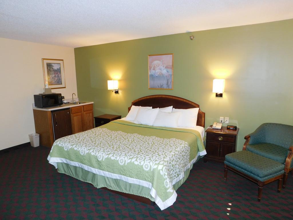 Days Inn By Wyndham Lexington Ne Εξωτερικό φωτογραφία