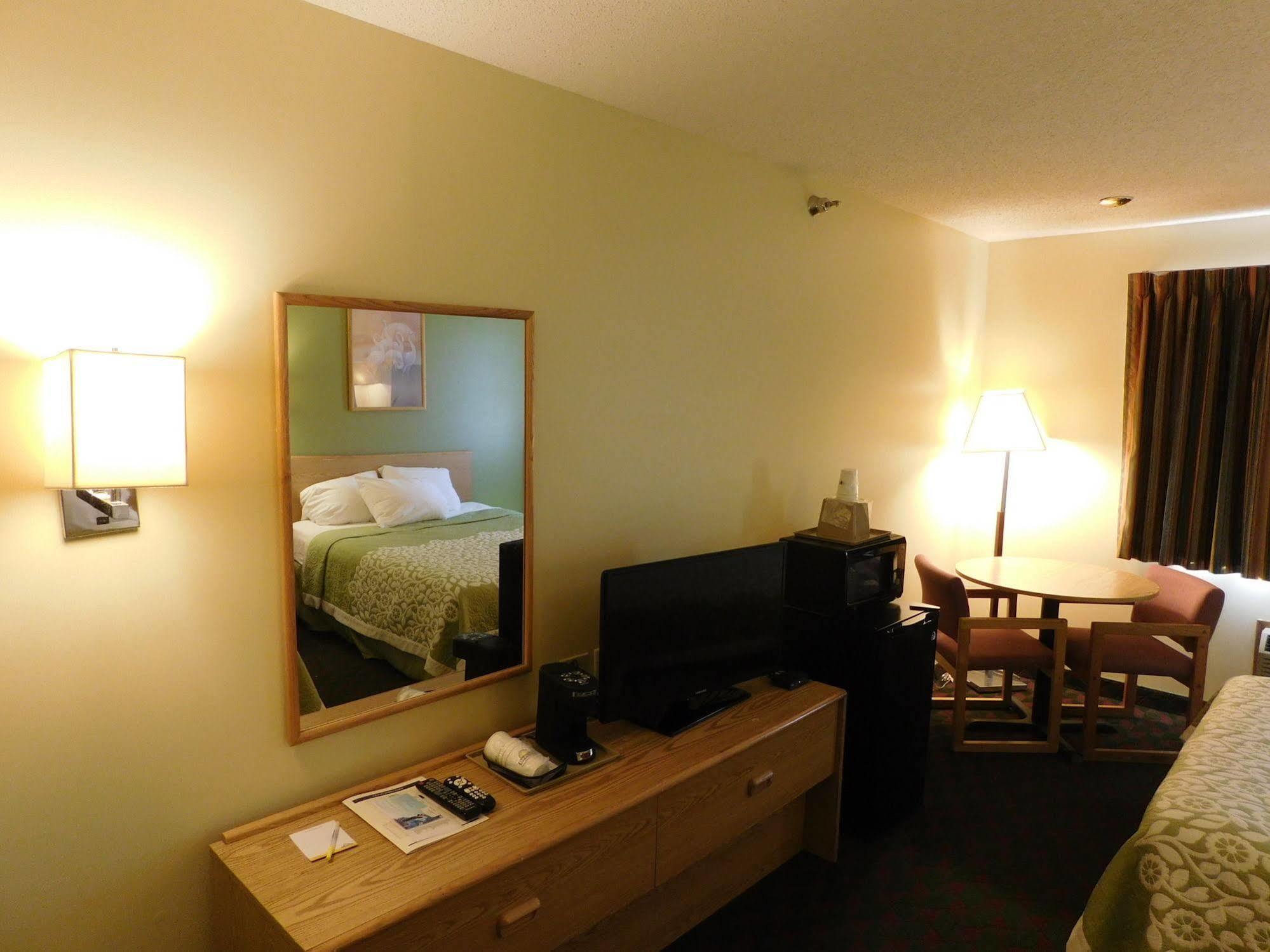 Days Inn By Wyndham Lexington Ne Εξωτερικό φωτογραφία