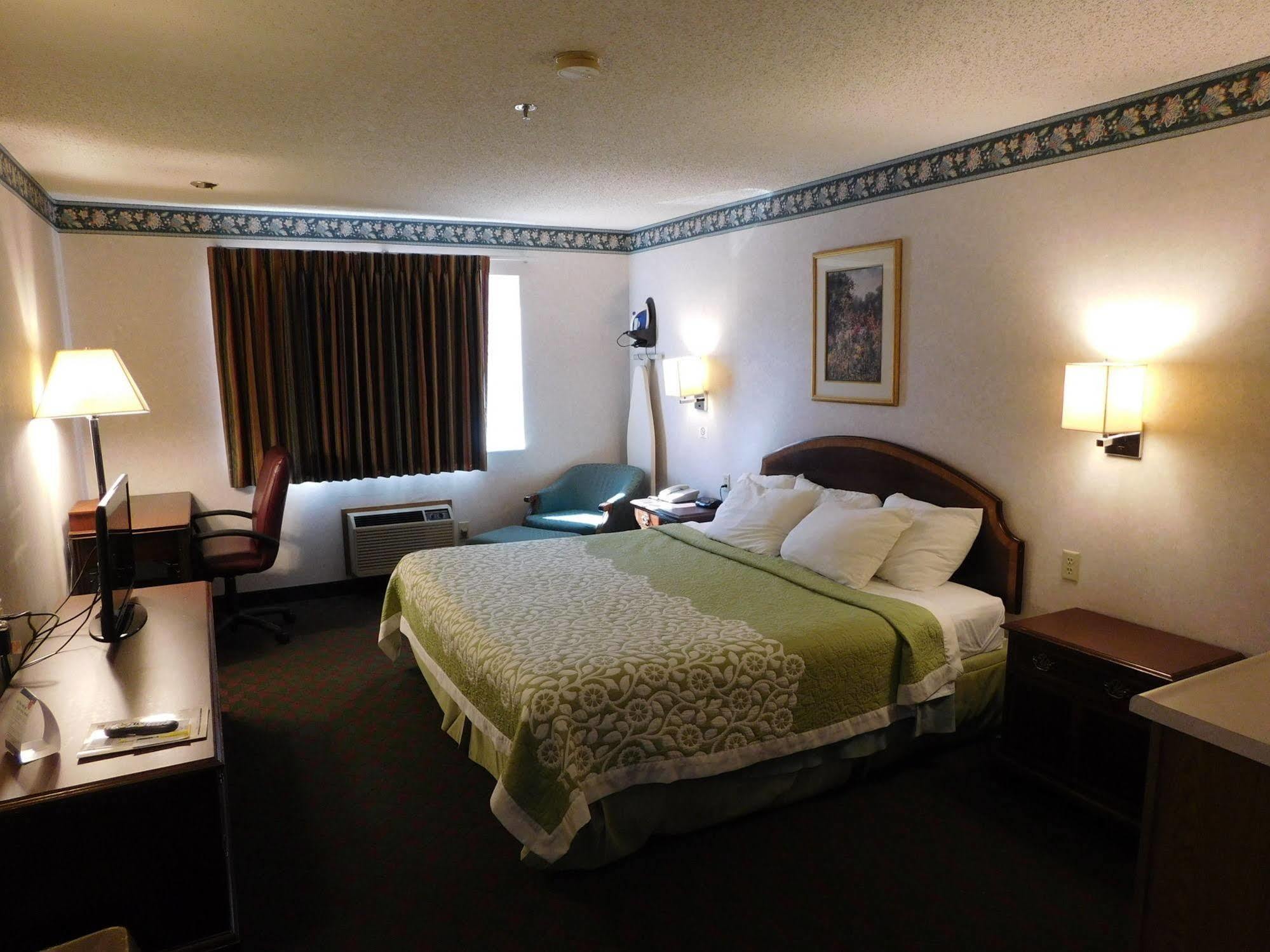 Days Inn By Wyndham Lexington Ne Εξωτερικό φωτογραφία