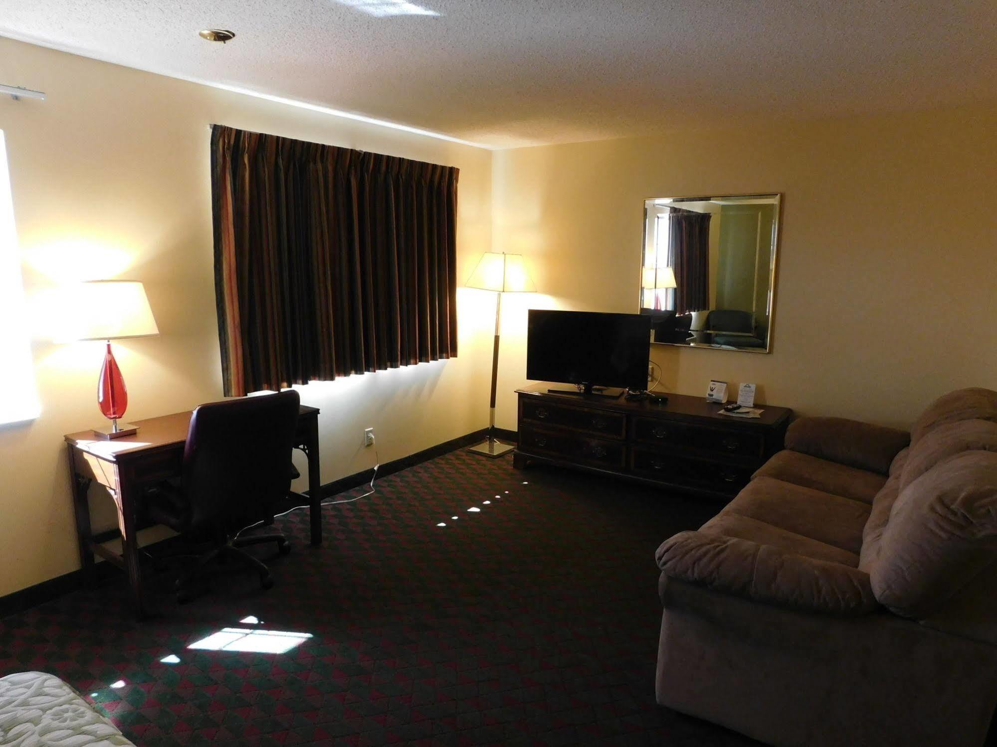 Days Inn By Wyndham Lexington Ne Εξωτερικό φωτογραφία